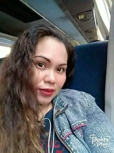 Caroline, 44