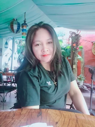 Leah, 43