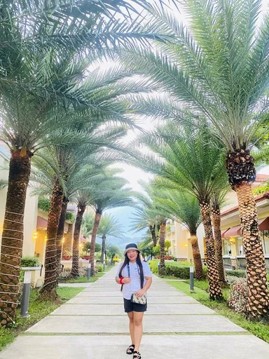 Beverly, 31