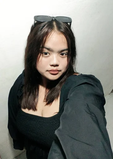 Debbie, 23