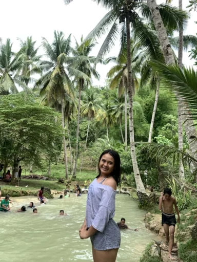 Daniela, 20