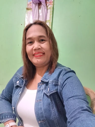 Roselyn, 47