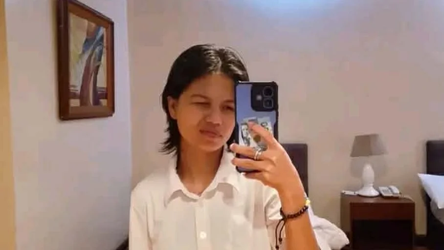 azhley nicole, 18