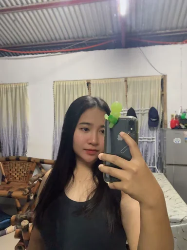 Ellie, 23
