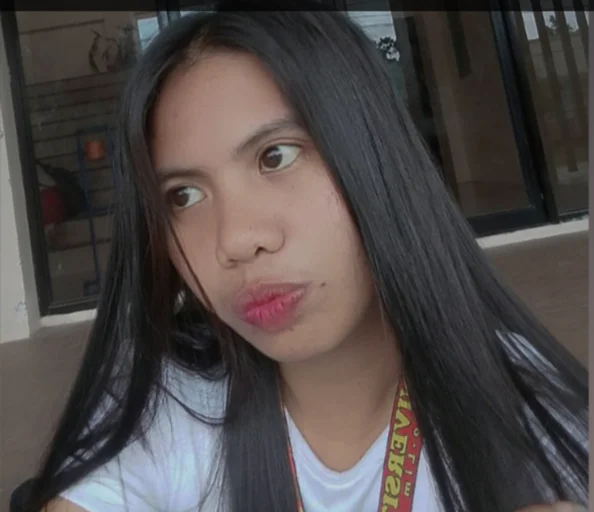 Stephany, 23