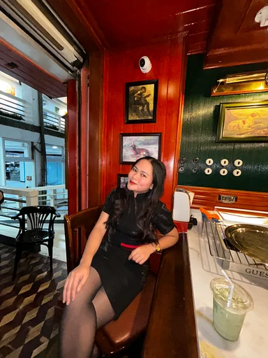 Kate, 28