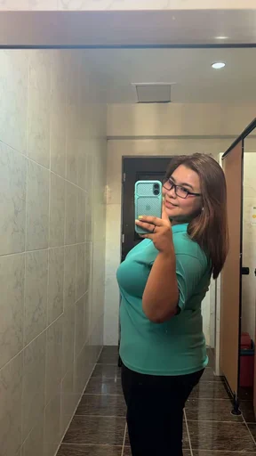 Claire, 27