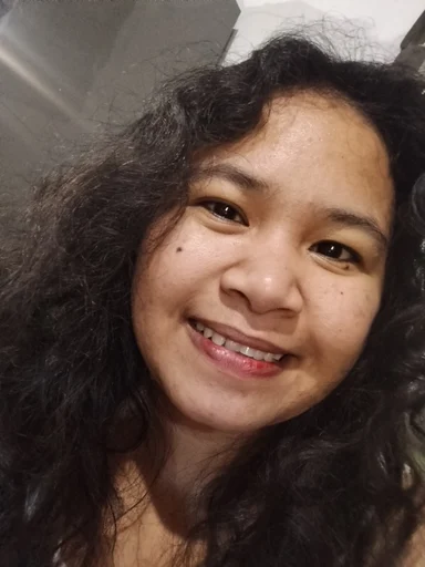 Gabriela, 28