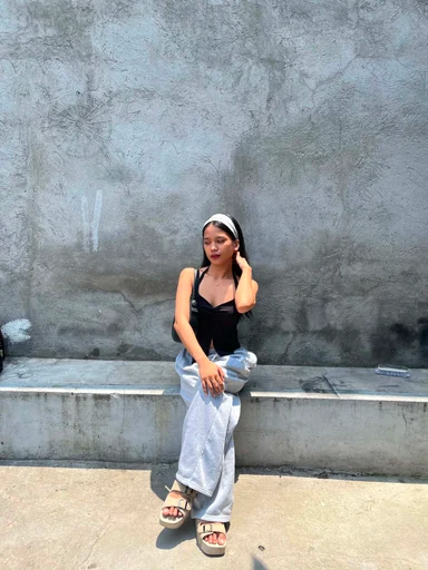 Pamela, 23