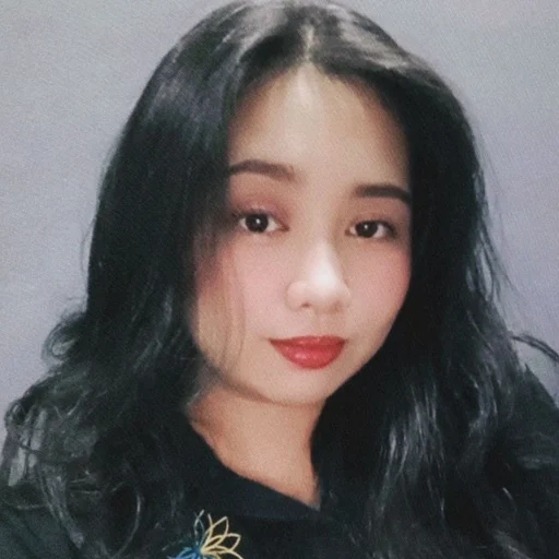 Sarah, 23
