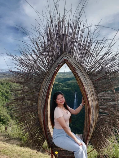 queeni, 25