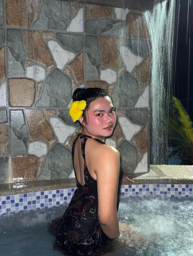 Kylie, 25