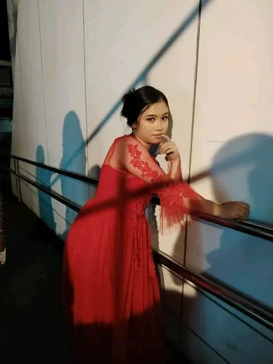 Angela, 20