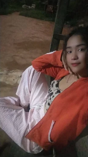 Stephany, 27