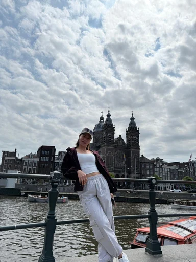 Maria Nicole, 36