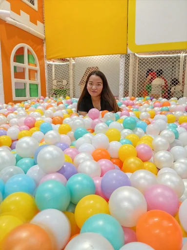 Jasmin, 25