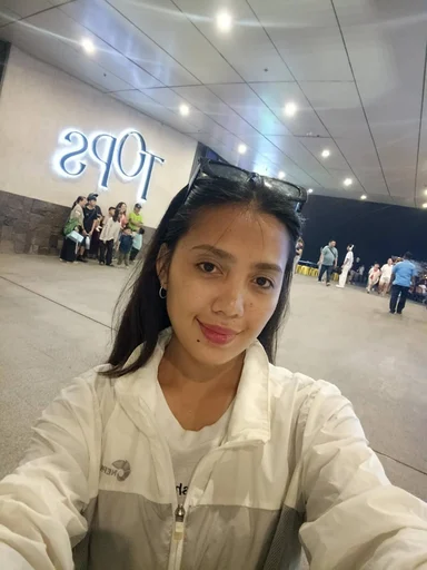 Stephanie, 26