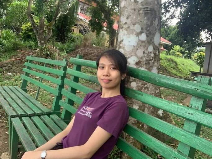 Aly, 27