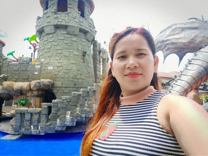 Samantha, 39
